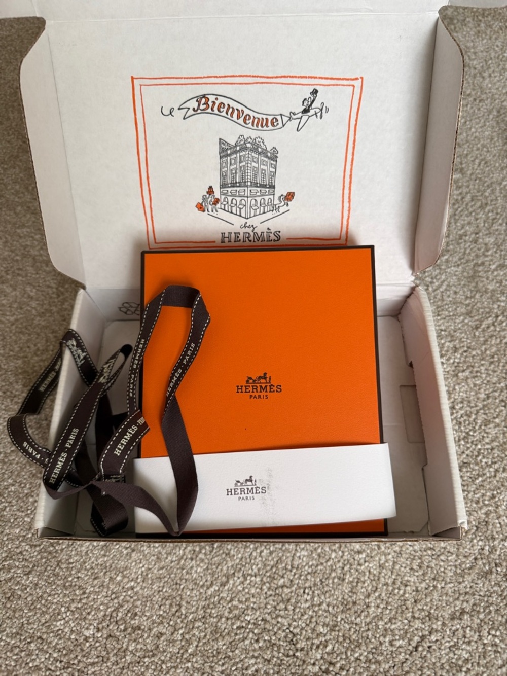 Hermès Orange Gift Box with Branded Ribbon new